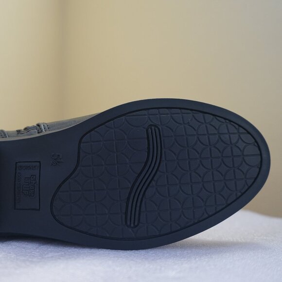 Retired: 2011 Disney Shake it Up Skid Resistant Girls Size: 5 1/2 Boots - Picture 10 of 12